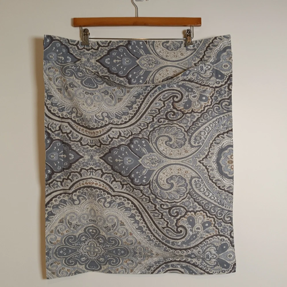 Pottery Barn Gray Paisley Medallion Standard Pillowcase Shams *Pair*
